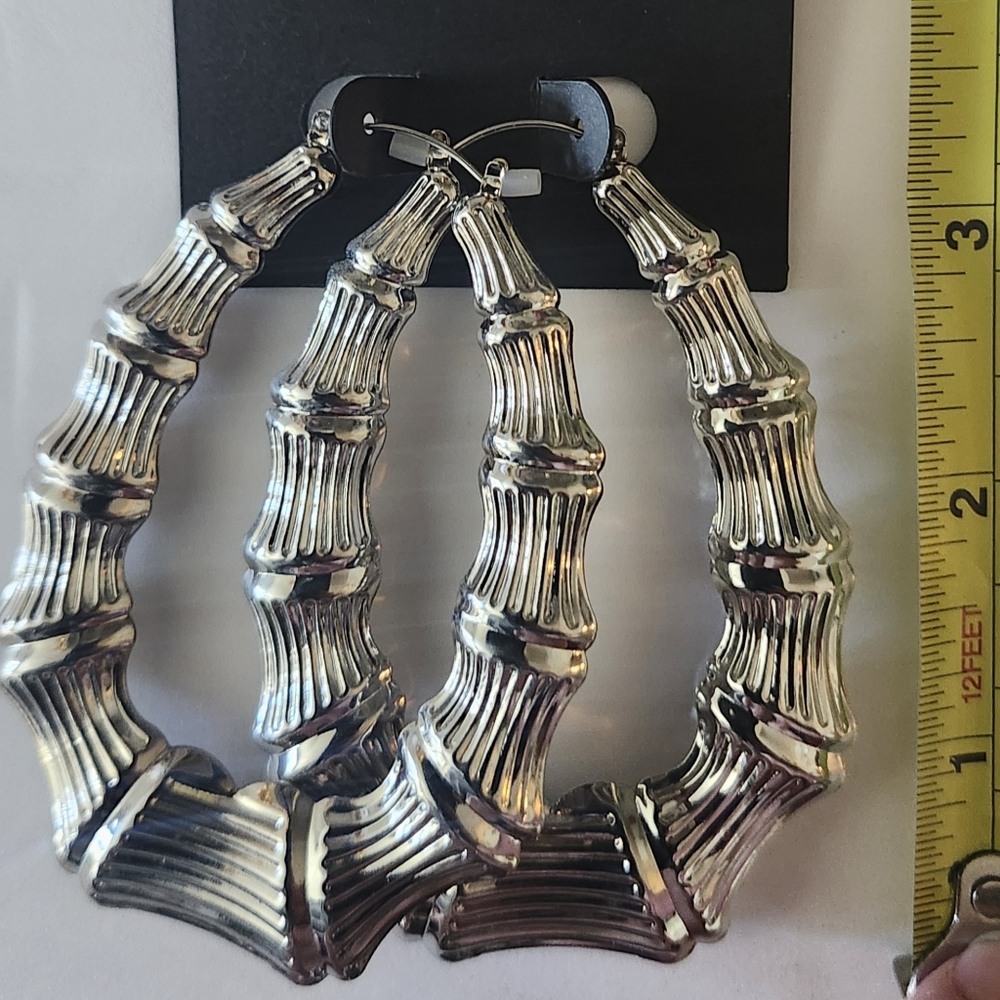 Earrings - Picture 2 of 3